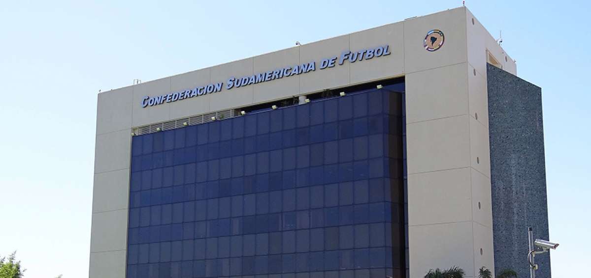 La sede de la Confederaci&oacute;n Sudamericana de F&uacute;tbol est&aacute; ubicada en la ciudad de Luque (Gran Asunci&oacute;n)