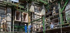 Personal t&eacute;cnico realiza trabajos de repotenciaci&oacute;n en la Refiner&iacute;a de Esmeraldas.