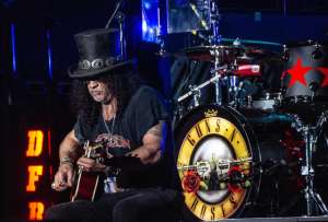 En un show en Bogotá, la icónica banda de rock Guns N’ Roses recordó a Palestina con uno de sus clásicos temas.