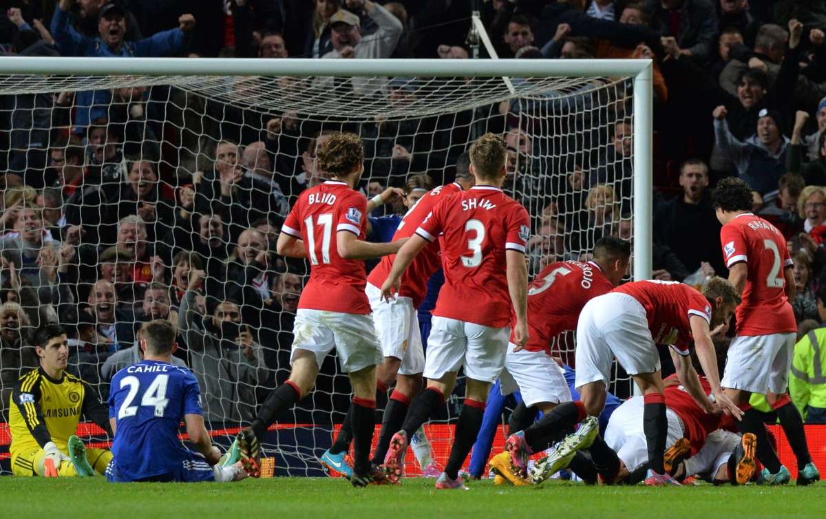 Los jugadores del Manchester United celebran el tanto ag&oacute;nico de Robin Van Persie. Foto: AFP