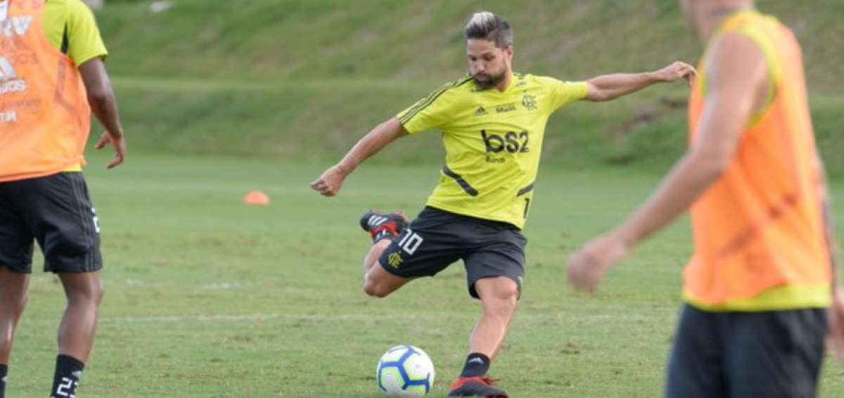      A partir de este jueves 21 de noviembre, Flamengo entrenar&aacute; en la Villa Deportiva Nacional y el viernes 22 har&aacute; el tradicional reconocimiento del campo del Monumental de Lima.