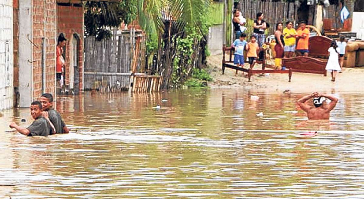 El cant&oacute;n fronterizo de Huaquillas se encuentra en una zona baja y se anega con las frecuentes lluvias. Eso aumenta el riesgo de enfermedades, como el dengue. Foto: Fabricio Cruz/El Tel&eacute;grafo