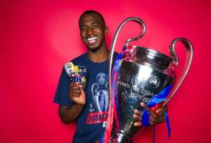 El colectivo art&iacute;stico franc&eacute;s The True Frame modific&oacute; los nombres de 14 calles de Par&iacute;s para reconocer a los jugadores del PSG. Entre los homenajeados figura el ecuatoriano Willian Pacho.