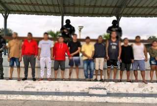 La Policía Nacional informó que alias &quot;Junior&quot; y &quot;Titi&quot; son presuntos integrantes de los líderes de &quot;Los Lobos&quot; tras operativos en Manabí y Los Ríos. Hay otros trece detenidos. 