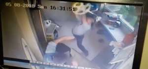 Las im&aacute;genes de la agresi&oacute;n a dos guardias de la urbanizaci&oacute;n "Las Cumbres", en Guayaquil, se viralizaron en las redes sociales en agosto pasado causando la indignaci&oacute;n de los ciudadanos.