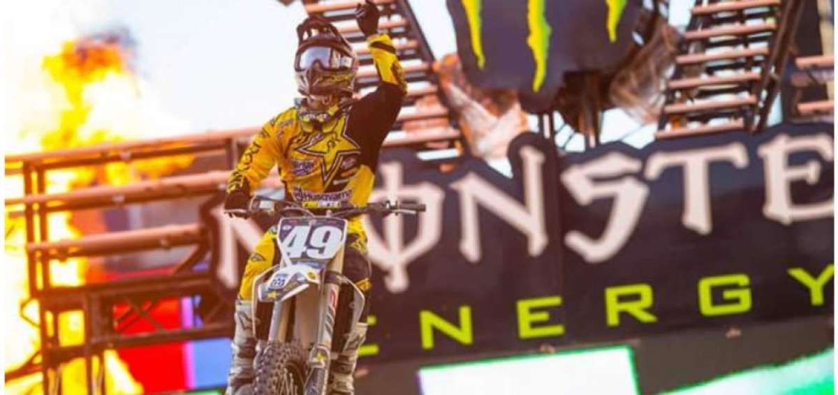 Mart&iacute;n D&aacute;valos, en lo m&aacute;s alto del motocross mundial