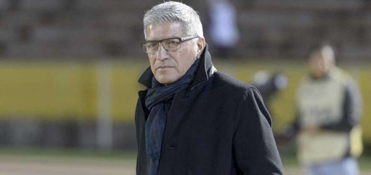 Octavio Zambrano, cesado como DT de Canad&aacute;