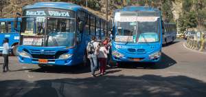 En el sector de El Tr&eacute;bol (centro), los buses continuaban irrespetando este jueves las paradas y poniendo en riesgo la vida de los usuarios.