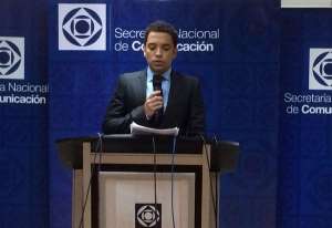 El vocero de la Secretar&iacute;a Nacional de Comunicaci&oacute;n, Stefano Iannuzzelli, ley&oacute; el pronunciamiento oficial.