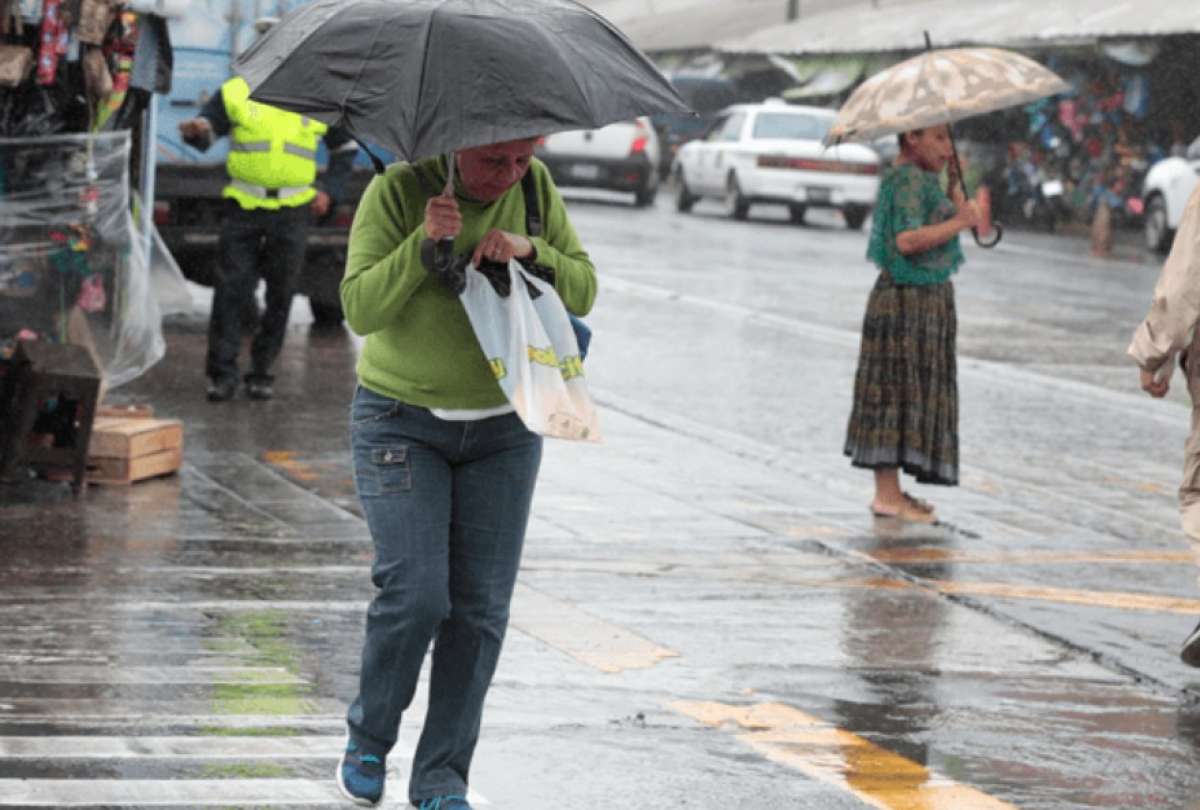 Actualmente, el Inamhi mantiene activa la alerta por lluvias y tormentas en todo el país.