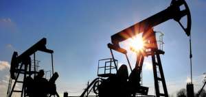 El petr&oacute;leo termina en alza el d&iacute;a antes de Navidad