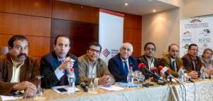 Participaron de la reuni&oacute;n Patricio Alarc&oacute;n (segundo de la izquierda), Mes&iacute;as Tatamuez (tercero de la izquierda), Ren&eacute; Ortiz (centro), Jos&eacute; Villavicencio (cuarto de la derecha) y Pablo Serrano (segundo de la derecha).