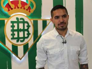 El peruano Vargas ser&aacute; presentado oficialmente este jueves. Foto: @RealBetis