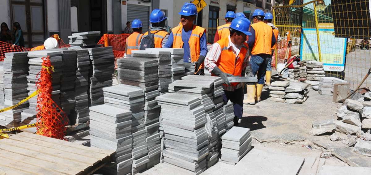 Los obreros de la empresa Instal, subcontratada por el consorcio espa&ntilde;ol Cuatro R&iacute;os de Cuenca, ahora est&aacute;n al mando del Cabildo &lsquo;morlaco&rsquo;.