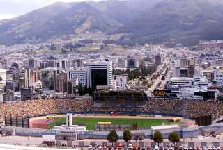 Autoridades municipales levantaron la clausura del estadio Olímpico Atahualpa.