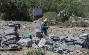 Personal de la cantera Catequilla trabajaba ayer el &uacute;ltimo material que se extrajo de la mina antes del sismo. Foto: Marco Salgado