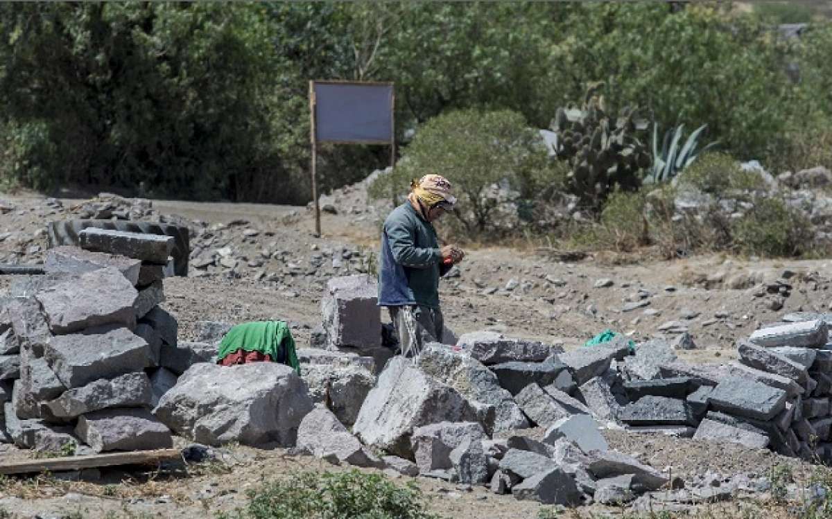 Personal de la cantera Catequilla trabajaba ayer el &uacute;ltimo material que se extrajo de la mina antes del sismo. Foto: Marco Salgado