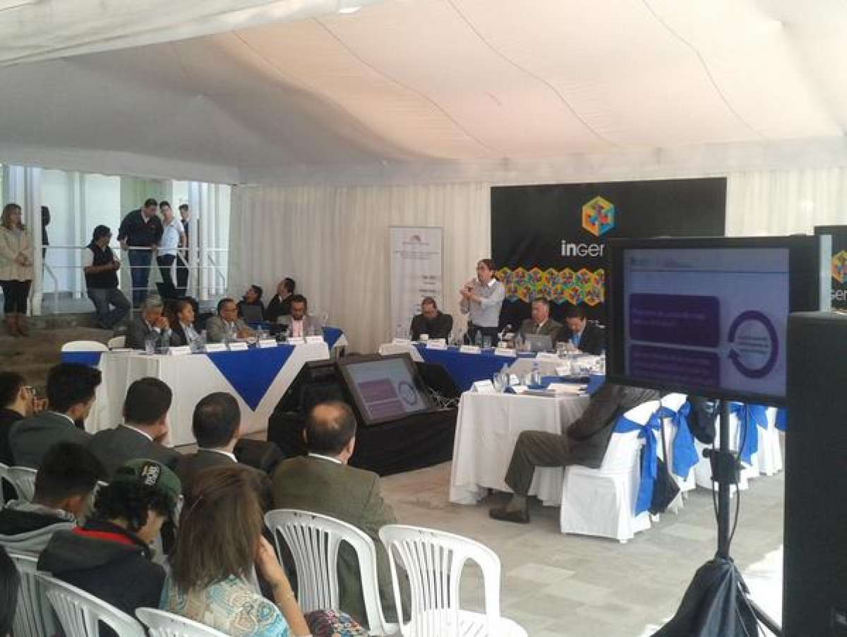 El secretario de la Senescyt, Ren&eacute; Ram&iacute;rez, present&oacute; el c&oacute;digo Ingenios a la Comisi&oacute;n de Educaci&oacute;n de la Asamblea. Foto: Tomada del twitter de la Senescyt.