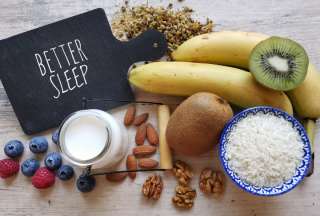  Hay que comer bien para dormir mejor. Estos son cinco aliados naturales del buen descanso.