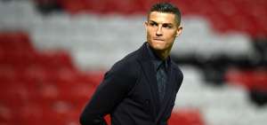 El portugu&eacute;s Cristiano Ronaldo durante el reconocimiento de cancha del estadio Old Trafford, donde jug&oacute; hace m&aacute;s de una d&eacute;cada, con el United.
