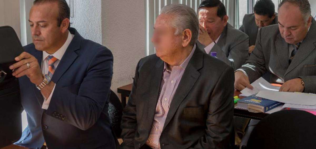 Juan Carlos Machuca (izq.), abogado defensor, y Luis Ch., procesado y sentenciado por lavado de activos. 