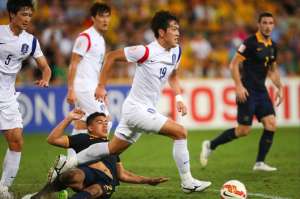 Massimo Luongo fue uno de los jugadores m&aacute;s desequilibrantes de Corea del Sur. Foto: AFP