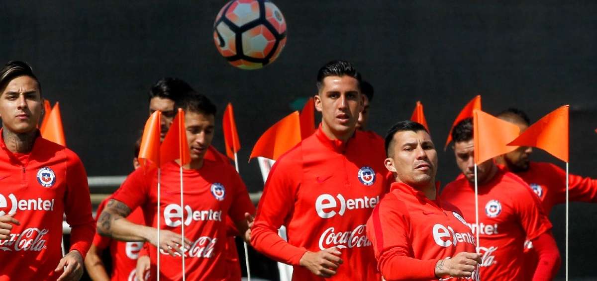Chile enfrenta a Venezuela  con la presi&oacute;n de su lado