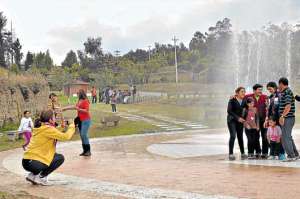 En el cant&oacute;n Ambato el uso del agua no es solo en los hogares, pues tambi&eacute;n se la emplea para la recreaci&oacute;n y el turismo como en el Parque Provincial, sector de Palama. Fotos: Roberto Ch&aacute;vez |  El Tel&eacute;grafo