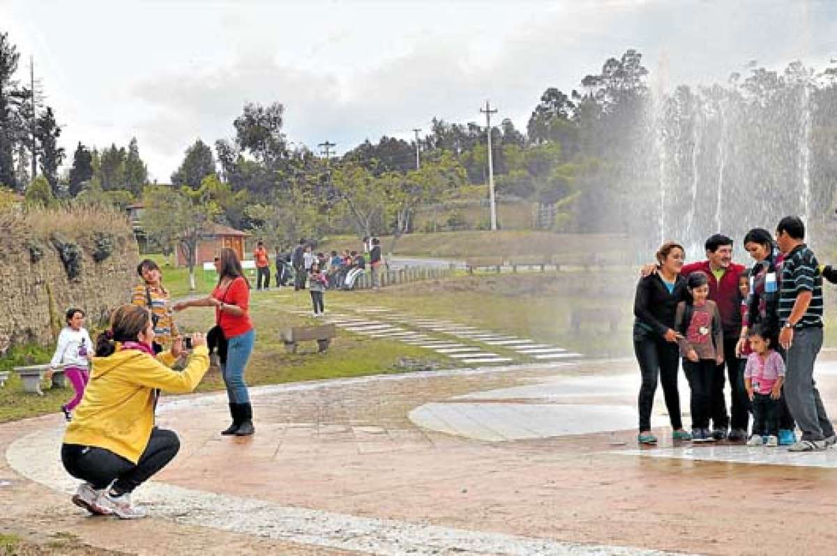 En el cant&oacute;n Ambato el uso del agua no es solo en los hogares, pues tambi&eacute;n se la emplea para la recreaci&oacute;n y el turismo como en el Parque Provincial, sector de Palama. Fotos: Roberto Ch&aacute;vez |  El Tel&eacute;grafo