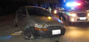 El veh&iacute;culo choc&oacute; en la autopista Terminal-Pascuales, donde fueron rescatadas las 3 personas.