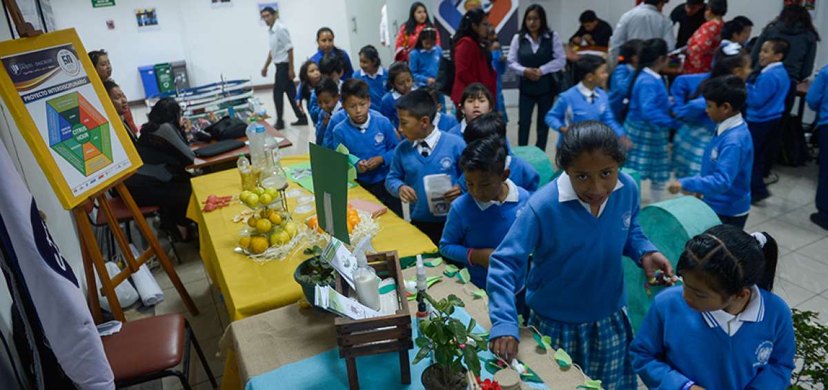 Como parte del D&iacute;a de la mujer en la ciencia se realiz&oacute; una exposici&oacute;n estudiantil de proyectos investigativos y tecnol&oacute;gicos en el Ministerio de Educaci&oacute;n.