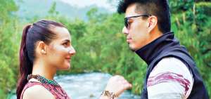 La modelo colombiana Diana Carolina Olivares (izq.), junto al cantante ecuatoriano Beto Catuta, durante la filmaci&oacute;n del clip &ldquo;El sol en tu alma&rdquo;. 