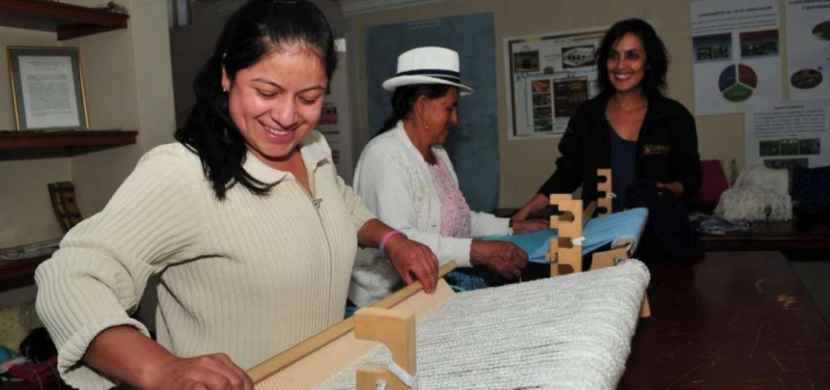 Las mujeres de Chumbl&iacute;n emprendieron empresas utilizando los telares, una t&eacute;cnica muy antigua.