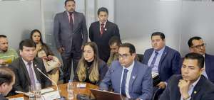 Alrededor de una hora y 45 minutos dur&oacute; la comparecencia del Fiscal General en la Comisi&oacute;n Ocasional Legislativa. 