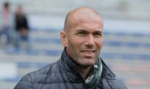 Zinedine Zidane obtiene su diploma de entrenador UEFA