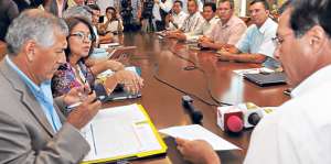 Luego de varias reuniones fallidas los titulares de las juntas de riego concretaron trabajos con el Prefecto. Foto: Miguel Castro.