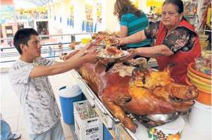 Cocineras de Paute, Nab&oacute;n y Guachapala acudieron al primer taller efectuado en Cuenca. Foto: Jos&eacute; Luis LLivisaca |  El Tel&eacute;grafo