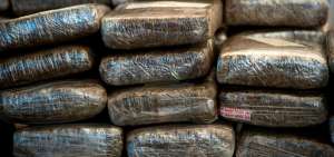 Decomisan m&aacute;s de una tonelada de cannabis oculta en un cargamento de patatas