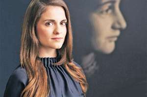 La actriz  Rosa da Silva, que encarna a Ana Frank, una obra teatral que se estrenar&aacute; el pr&oacute;ximo 8 de mayo en el teatro &Aacute;msterdam.
