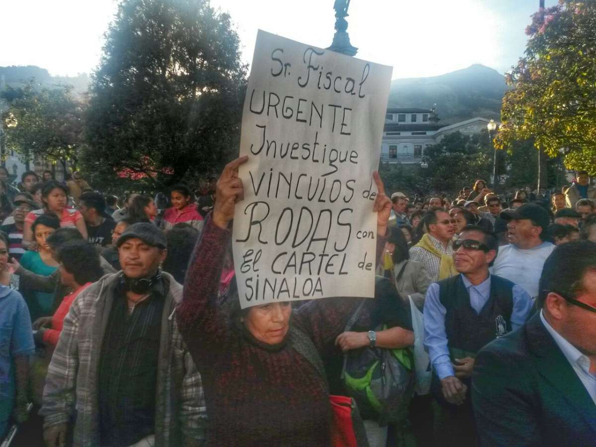 Ciudadanos del sur y comerciantes aut&oacute;nomos protestaron en el Municipio de Quito. Foto: Fernando Sandoval/ EL TEL&Eacute;GRAFO