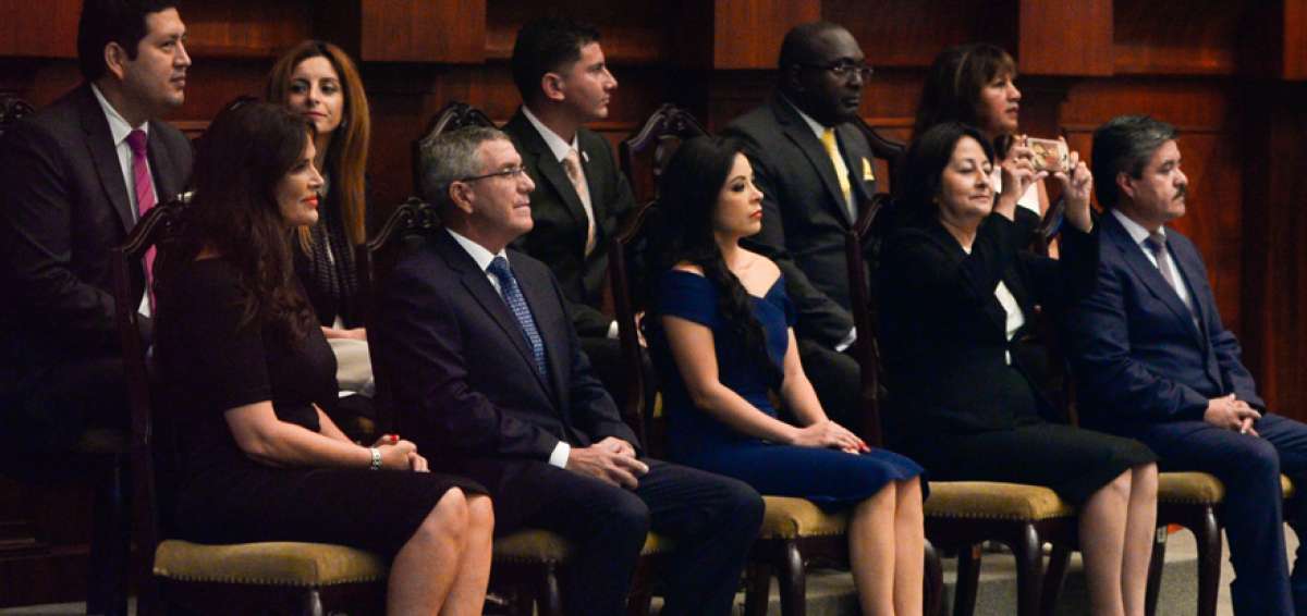 Los parlamentarios andinos durante la posesi&oacute;n oficial en la Asamblea Nacional.