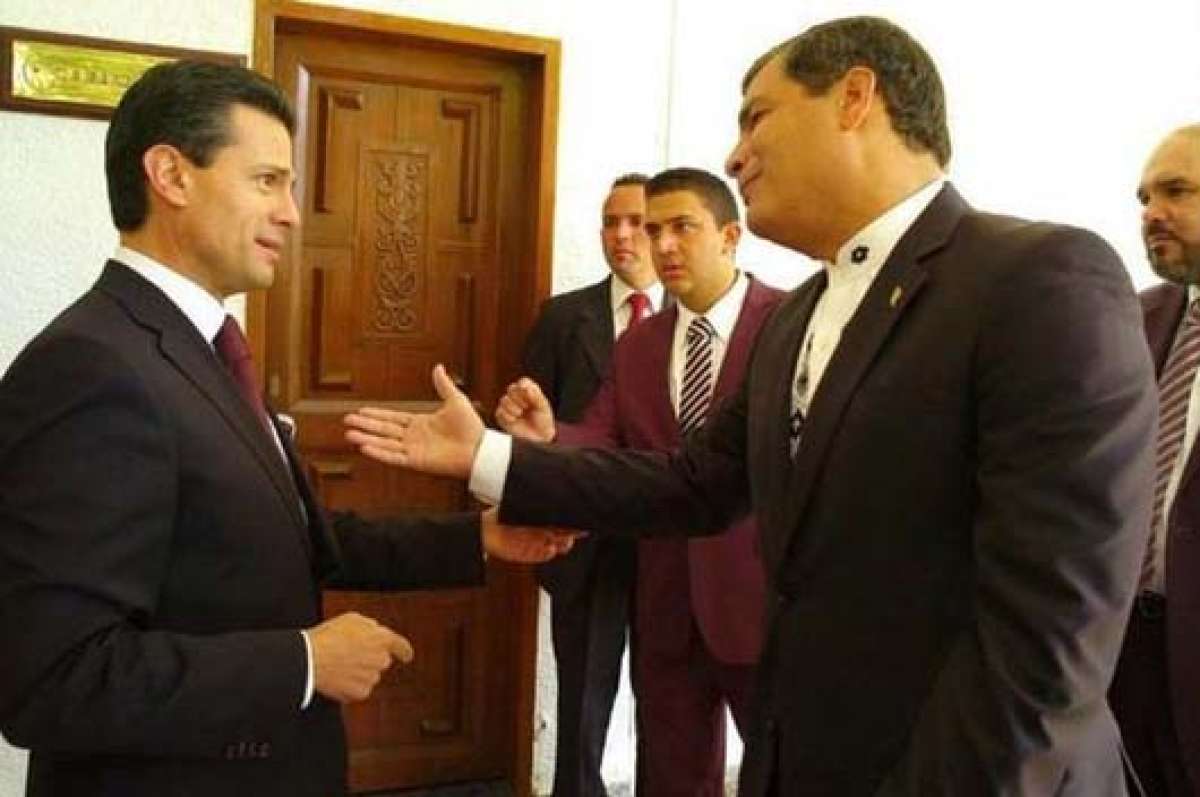 Los presidentes de M&eacute;xico y de Ecuador durante una cumbre en La Habana, Cuba. Foto: Archivo