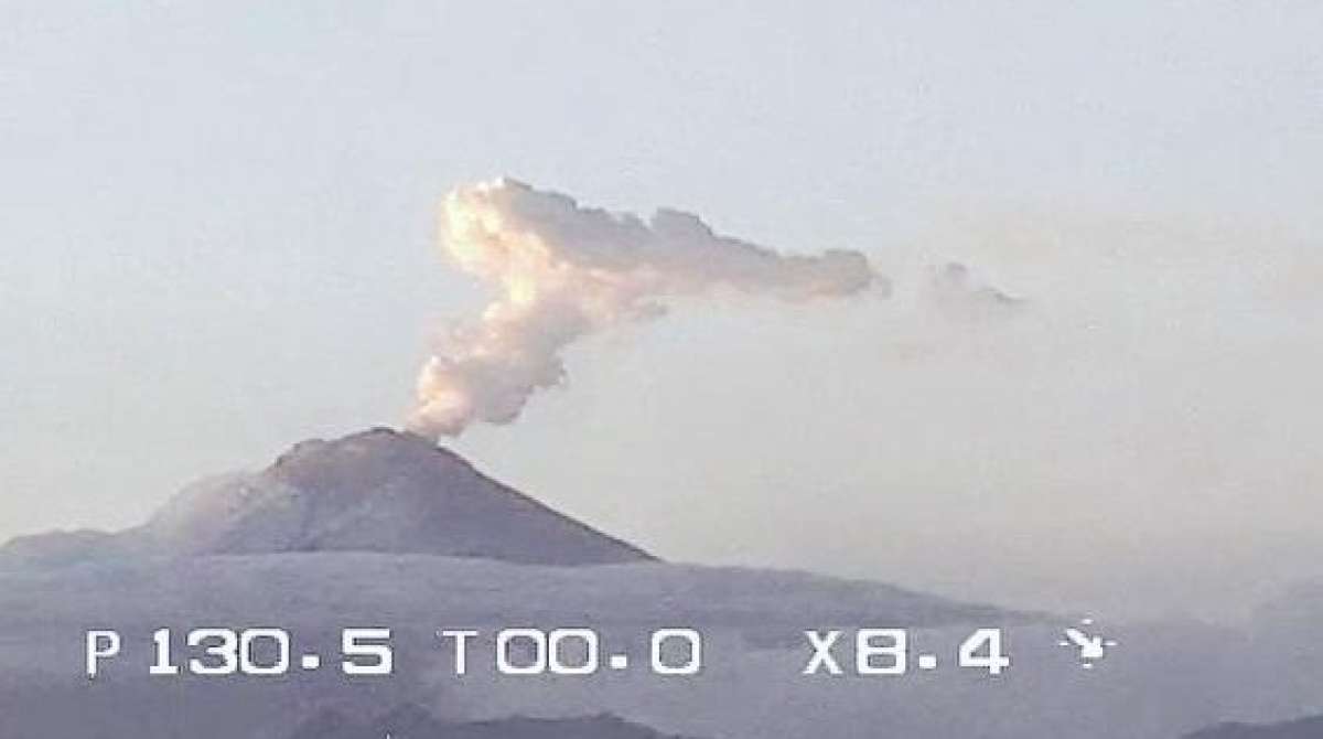 El volc&aacute;n Cotopaxi emiti&oacute; esta madrugada columna de gases y vapor