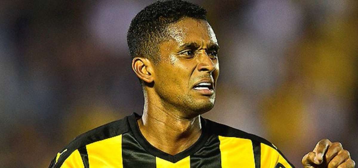 Fidel Mart&iacute;nez destaca en la delantera de Pe&ntilde;arol con nuevo gol