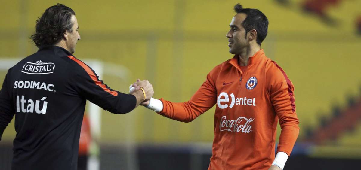 Claudio Bravo reconoce que en Quito no le va bien a Chile
