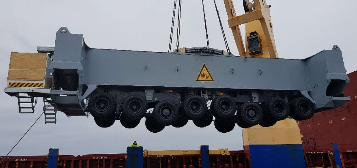 Nueva gr&uacute;a estar&aacute; operativa en puerto de Manta