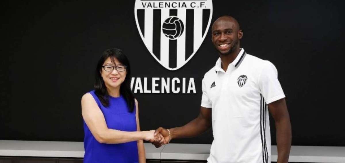 El franc&eacute;s jugar&aacute; la pr&oacute;xima temporada en el Valencia cedido por el Manchester City.