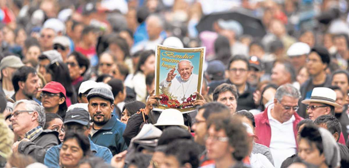 Miles de fieles se han concentrado en los principales templos del pa&iacute;s para rezar durante la estad&iacute;a de Francisco en nuestro pa&iacute;s en estos cuatro d&iacute;as. Foto: Luis Robayo / El Tel&eacute;grafo