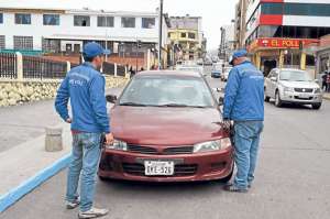 Semertaz tienen a su cargo 40 manzanas de Azogues para controlar el estacionamiento.