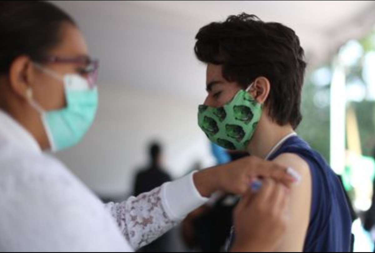 J&oacute;venes de 12 a 15 a&ntilde;os ser&aacute;n vacunados en septiembre